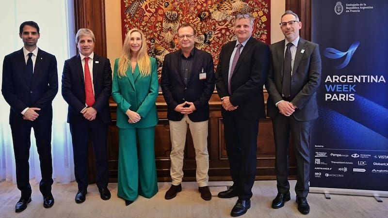La secretaria General de la Presidencia, Karina Milei, se reunió con representantes de las empresas francesas Eramet y Huttopia, que avanzan con nuevos proyectos de inversión y expansión en la Argentina. Foto: Presidencia.