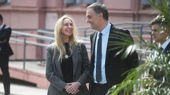 Tras el cierre, vuelven los periodistas a Casa Rosada y se espera a Adorni