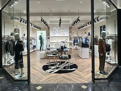 Llegó Karl Lagerfeld, la marca de lujo del icónico diseñador de Chanel: está en un shopping y no es en Palermo