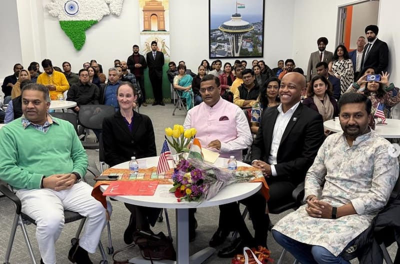 Katie Wilson se mostró con los líderes de la comunidad india de nuestra región