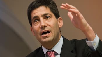El dólar vuelve a romper los 17 pesos mexicanos por mensaje de Kevin Warsh, presidente de la FED