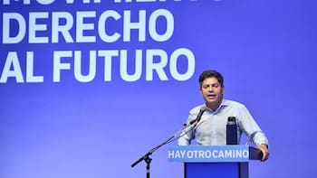Kicillof se calzó el traje de candidato, habló de “actualizar” las banderas del peronismo y “no repetir la historia”