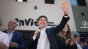 Mientras la Legislatura se renueva, Kicillof cruza los dedos y espera