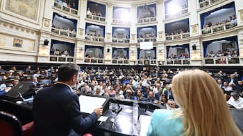 Kicillof abre las sesiones ordinarias en un clima tenso con La Cámpora, gremios y oposición