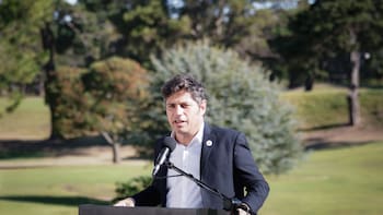 Desde la costa, Kicillof dio los primeros números de la temporada y anunció una obra millonaria