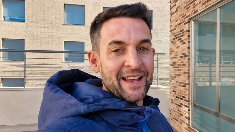Kike, albañil: “Los jóvenes vienen a trabajar y nos dicen que la obra es muy dura, qué generación de blanditos”.