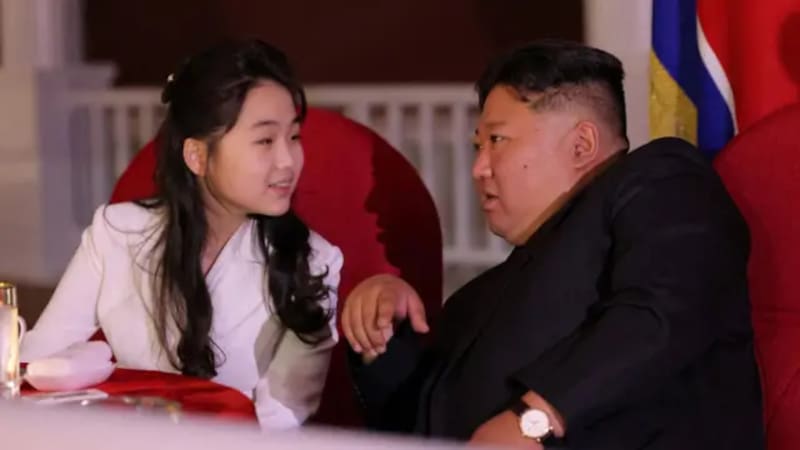 Kim Jong Un autorizó la prueba de misiles de crucero, un evento al que acudió con su hija, Kim Ju Ae, quien según el servicio de inteligencia de Corea del Sur, podría ser considerada como la próxima en la dinastía Kim. (fuente: bbc)