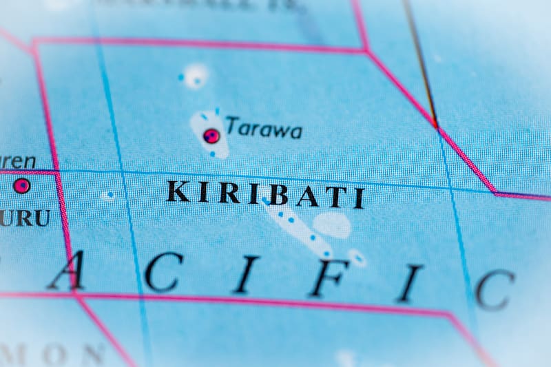 Kiribati en el mapa: un país que ocupa un espacio cada vez más pequeño en los mapas físicos y que, según el Banco Mundial, podría dejar de existir tal como se conoce en las próximas décadas.