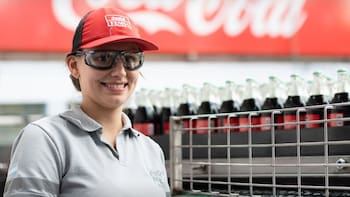 Las dos velocidades de Coca-Cola FEMSA: rompe récord de volumen, pero México pierde fuerza