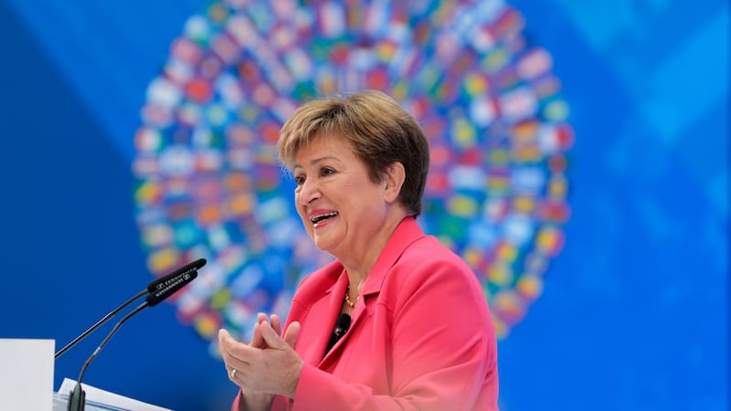 El FMI proyecta que la economía mundial crecerá un 3% este año (frente al 3.5% registrado en 2025).