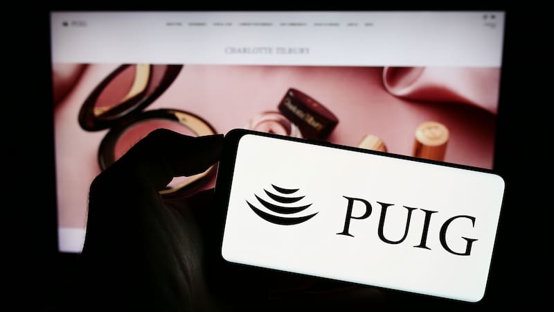 La adquisición de Isdin por Puig genera dudas entre los analistas y empuja la acción a una caída de un 1,05%.