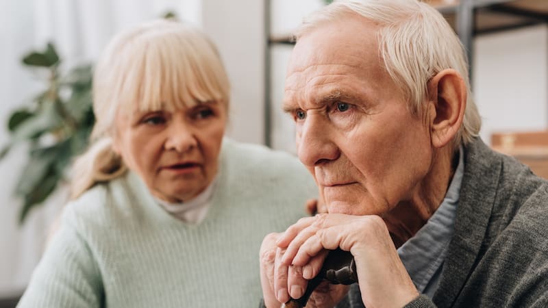 La alerta se da en momentos en que la dispersión de los depósitos por orden alfabético sigue vigente y los pensionados se concentran en cajeros para cobrar su apoyo bimestral.
