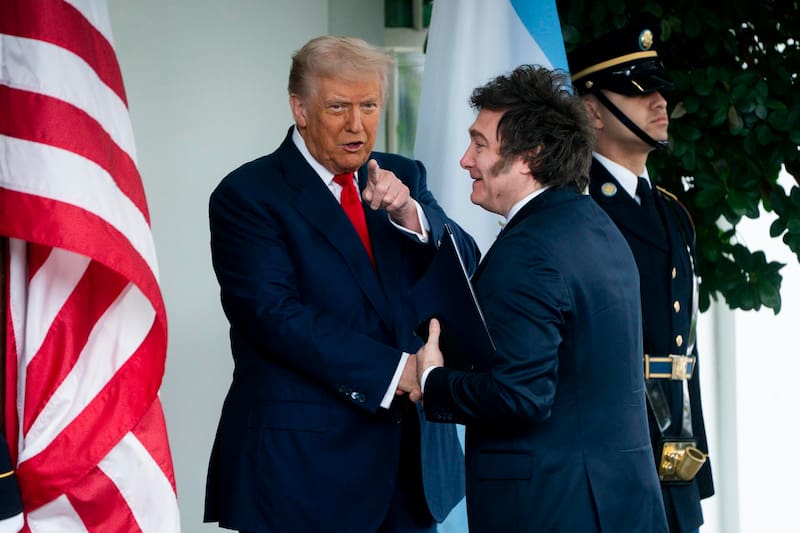 La alineación de Milei con Estados Unidos vuelve a marcar un eje central de la política exterior argentina, en paralelo con la apertura económica y las reformas de mercado.