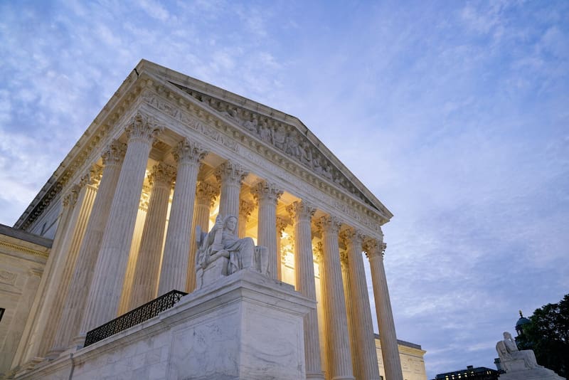 El fallo histórico de la Corte Suprema deberá resolver si el presidente podía imponer aranceles masivos invocando una ley de 1977 pensada para emergencias nacionales.