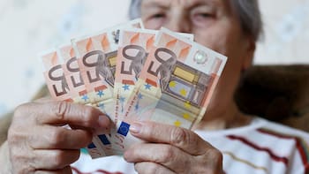 Ayudas de 480 euros para los mayores de 52 años: ¿cuáles son los requisitos para cobrarla?