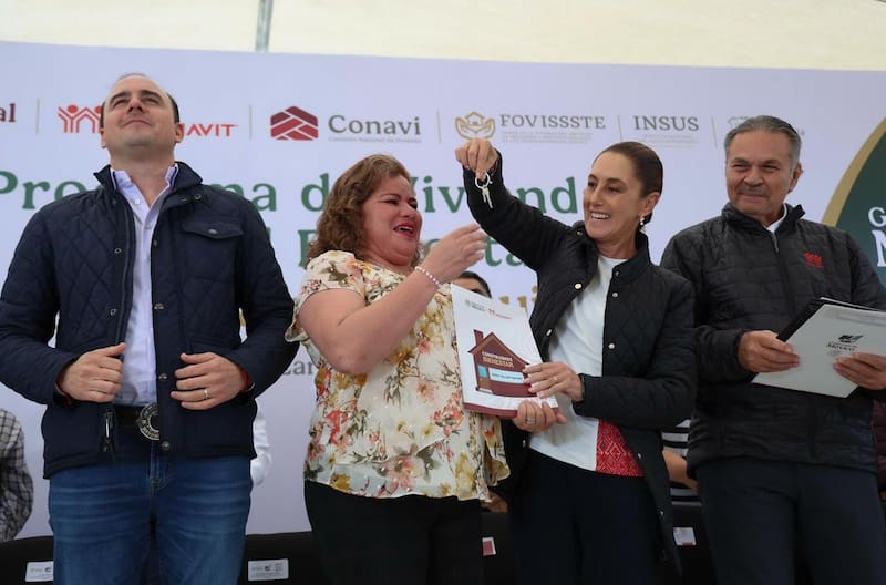La beneficiaria de vivienda, Erika Siller agradeció a la presidenta, Claudia Sheinbaum, la oportunidad de acceder a una vivienda nueva