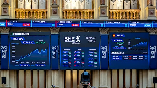 Alerta en los mercados: el IBEX 35 alcanza máximos históricos, pero una decisión clave pone todo en riesgo