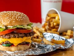 Adiós a una marca histórica | Una famosa cadena de hamburguesas anuncia el cierre de locales y provocará una ola de despidos