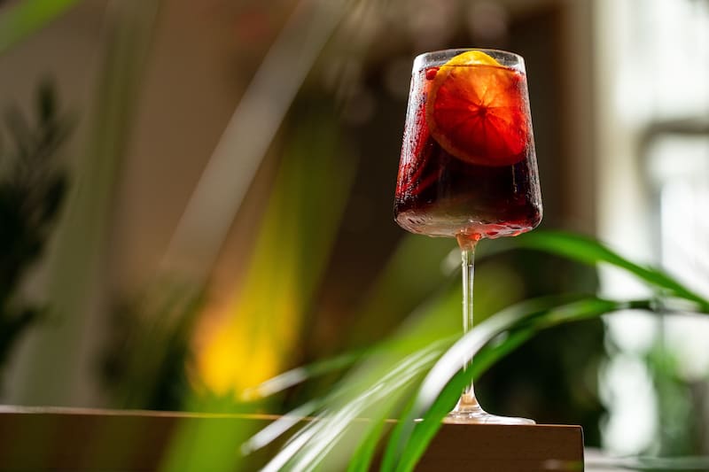 La camarera fue despedida por tomar tinto de verano de verano mientras estaba en alta médica.