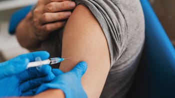 El Gobierno de México dará vacunas gratis durante una semana en octubre: aplicarán las dosis para prevenir estas enfermedades