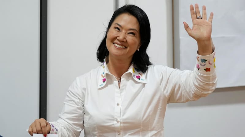AME9326. LIMA (PERÚ), 07/06/2026.- La candidata a la Presidencia de Perú por el partido Fuerza Popular, Keiko Fujimori, vota este domingo, durante la segunda vuelta de las elecciones presidenciales, en el distrito de San Borja en Lima (Perú) EFE/ John Reyes.