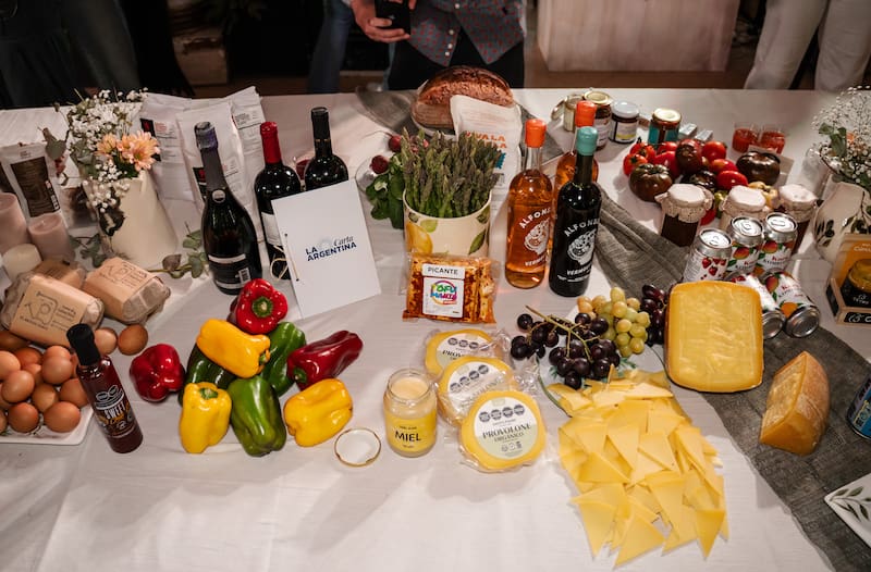 El evento ofrece alimentos que van desde quesos hasta carnes y dulces.