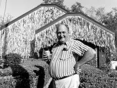Un jubilado transformó su casa con más de 50,000 latas de cerveza: tardó 18 años, no desperdició nada y hoy en día se puede visitar