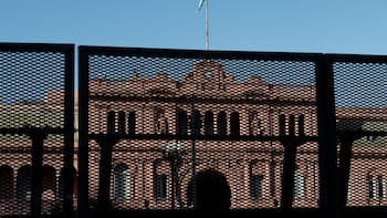 A una semana del cierre de la Sala de Prensa, se multiplican los frentes por la restricción del Gobierno