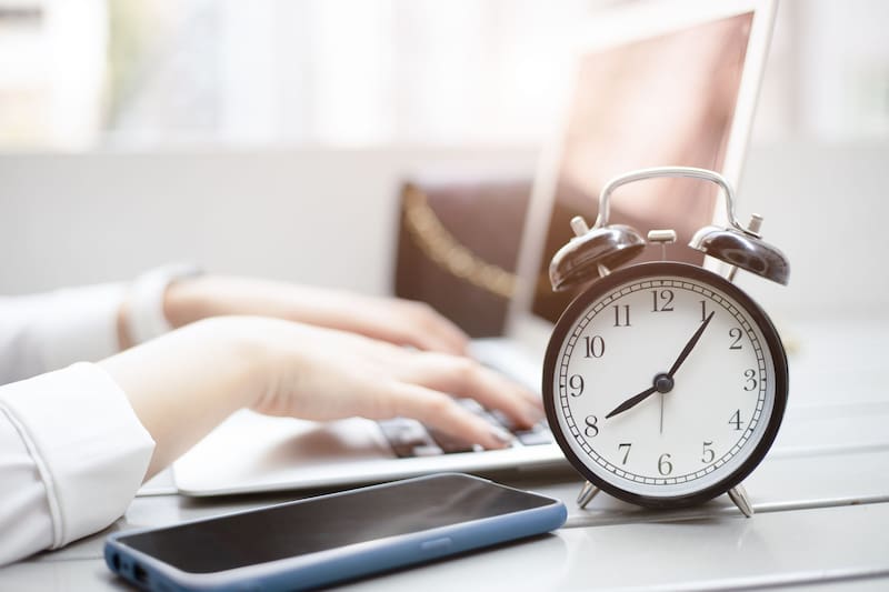 Carlos Slim busca reducir la jornada laboral: 36 horas semanales y cuatro días seguidos de descanso. Fuente: Shutterstock.