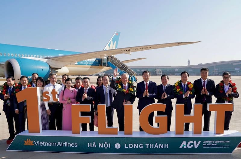 La ceremonia del primer vuelo en el Long Thanh International Airport.