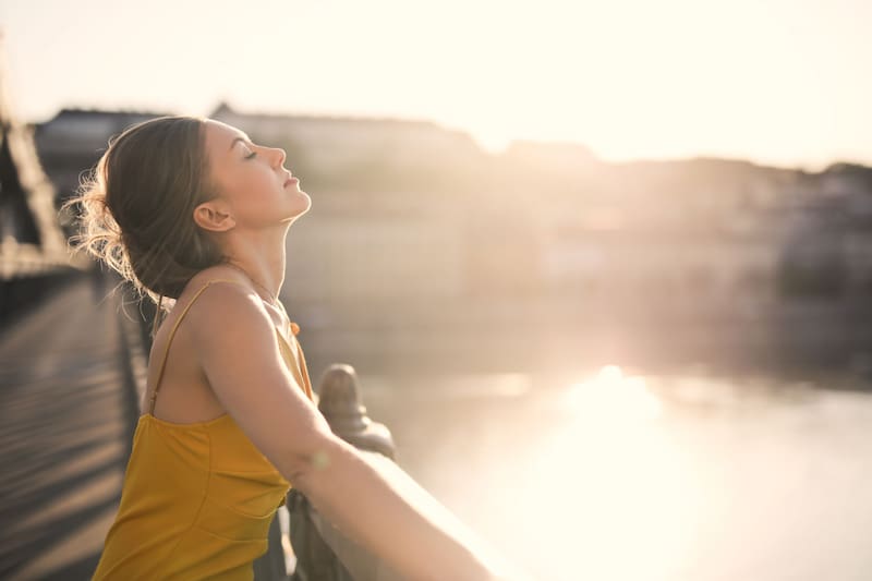 A study examined changes in cerebral blood flow and brain activity during intensive breathing exercises.