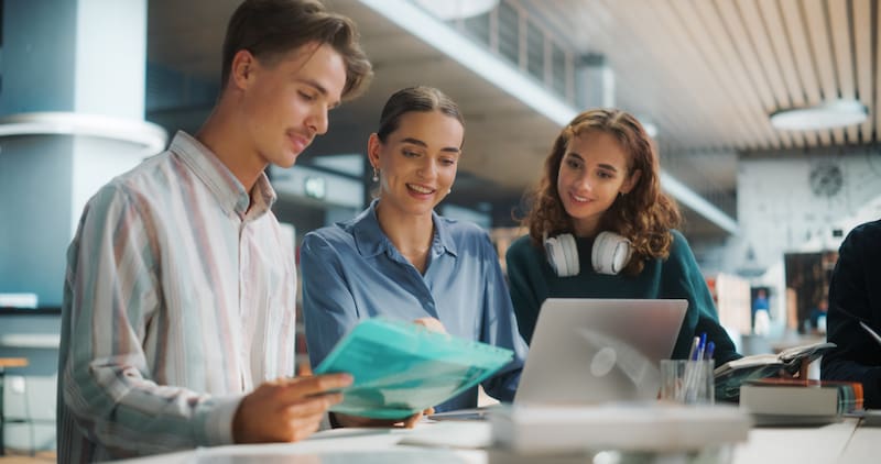 La compañía cuenta con dos programas destinados a quienes buscan comenzar su recorrido profesional, por lo que no es un requisito excluyente contar con experiencia laboral. (Foto: Shutterstock)