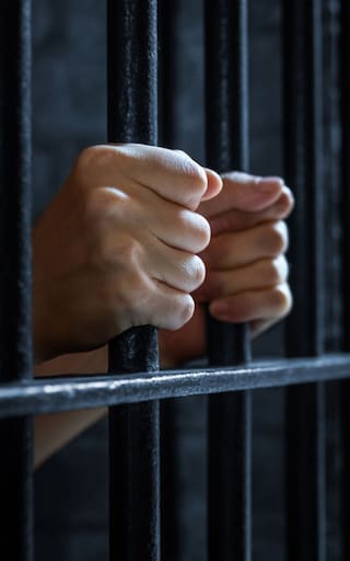 Confirmado | El Gobierno colombiano decretó cárcel para todos los deudores que aparezcan en esta extensa lista durante 2026