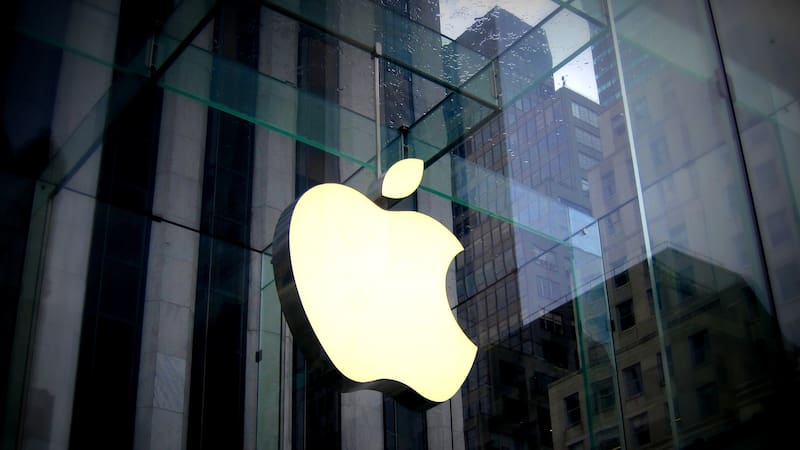La decisión de enviar cartas legales directamente a los empleados refleja la estrategia agresiva adoptada por Apple.