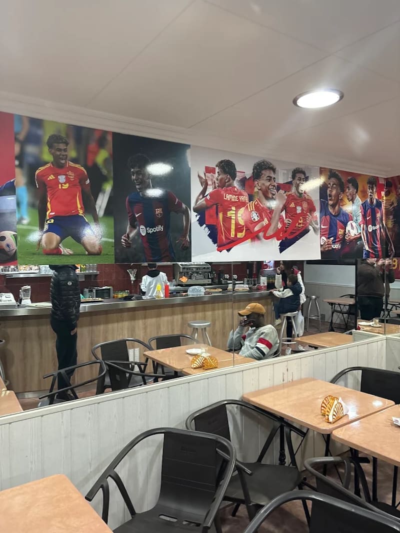 La decoración interna del bar del tío de Lamine Yamal.