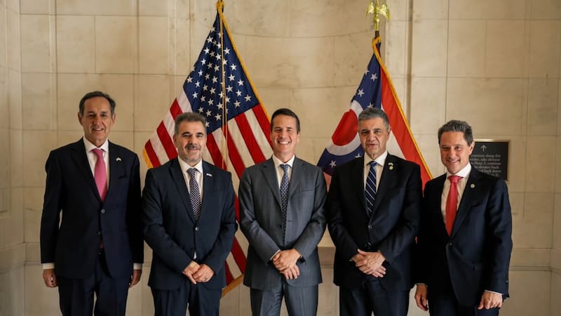 La delegación del PRO con el senador Bernie Moreno.
