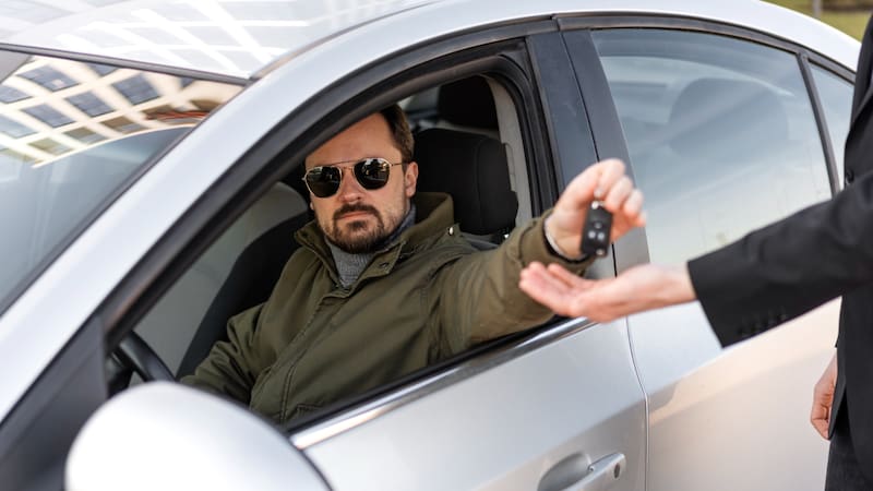 La DGT estableció que será obligatorio el uso de la luz V16 para señalizar averías y accidentes en carretera.