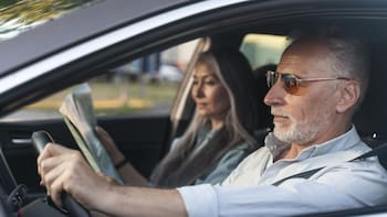 La DGT confirma a que edad se debe dejar de conducir y cuáles son las señales para hacerlo