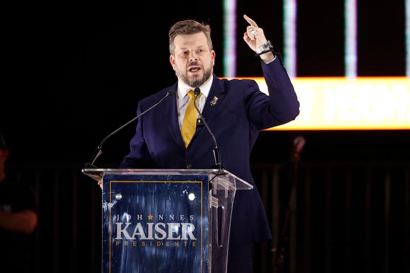 Johannes Kaiser, hablando durante un acto de campaña en Santiago (Chile).