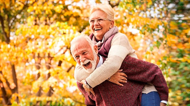 Científicos aseguran que cambiar la alimentación a los 45 años reduce un 20% la mortalidad: las dietas que pueden añadir hasta 3 años de vida