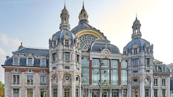 “La Catedral del Ferrocarril” es la estación de tren más linda del mundo: destaca por su impresionante cúpula de cristal de 75 metros