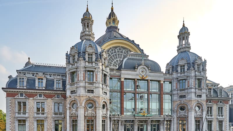 Le dicen “la Catedral del Ferrocarril”: es la estación de tren más linda del mundo y destaca por su impresionante cúpula de cristal de 75 metros.