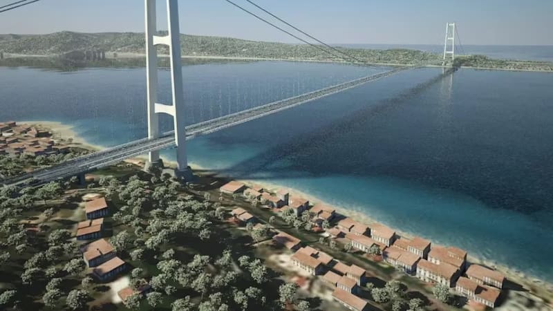 La estructura que unirá este país de Europa y será el puente colgante más largo del mundo, con un vano central de 3.300 metros.