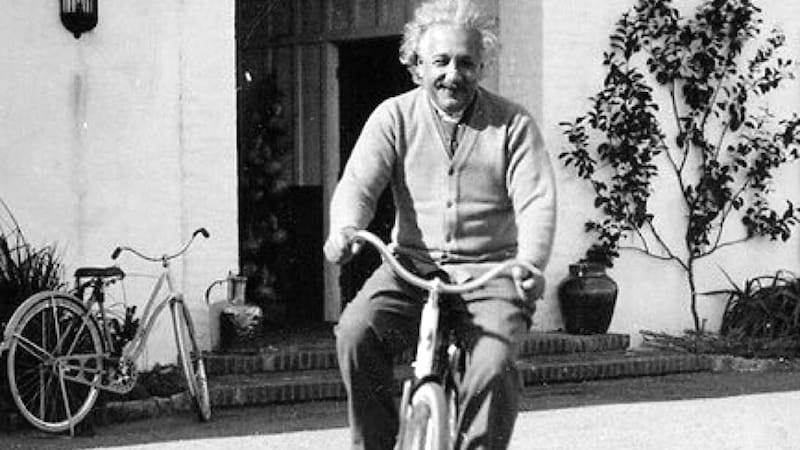 La felicidad según Albert Einstein y cómo lograrla.