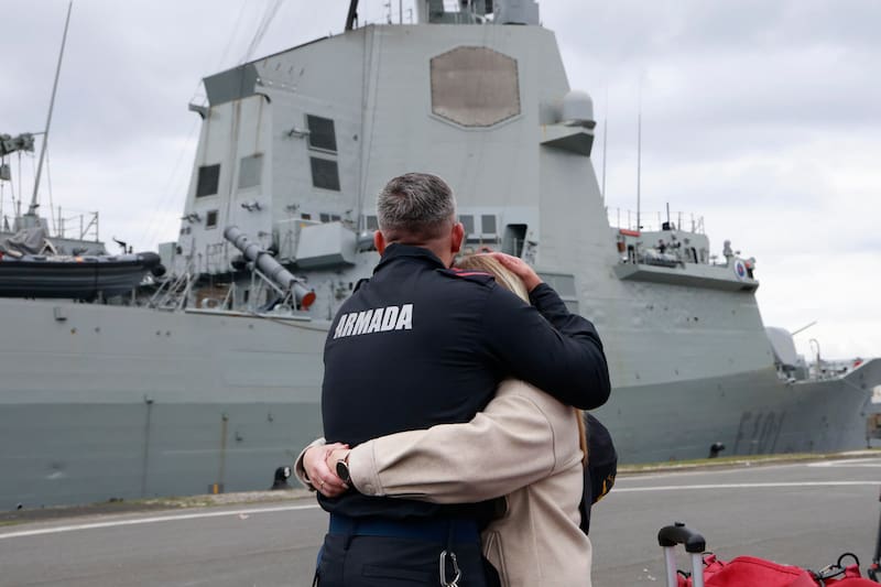 La fragata Álvaro de Bazán zarpa desde su base en Ferrol para sumarse a ejercicios multinacionales en aguas del Pacífico