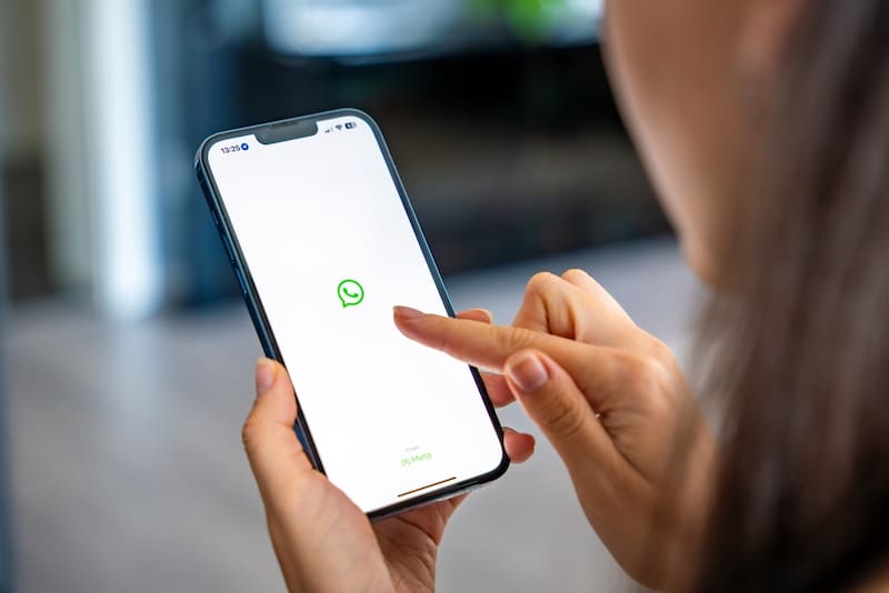 ¿Privacidad o peligro? El nuevo chat oculto de WhatsApp divide a las parejas.
