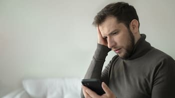 La función que debes desactivar en tu teléfono móvil para mejorar su rendimiento y que no explote la batería