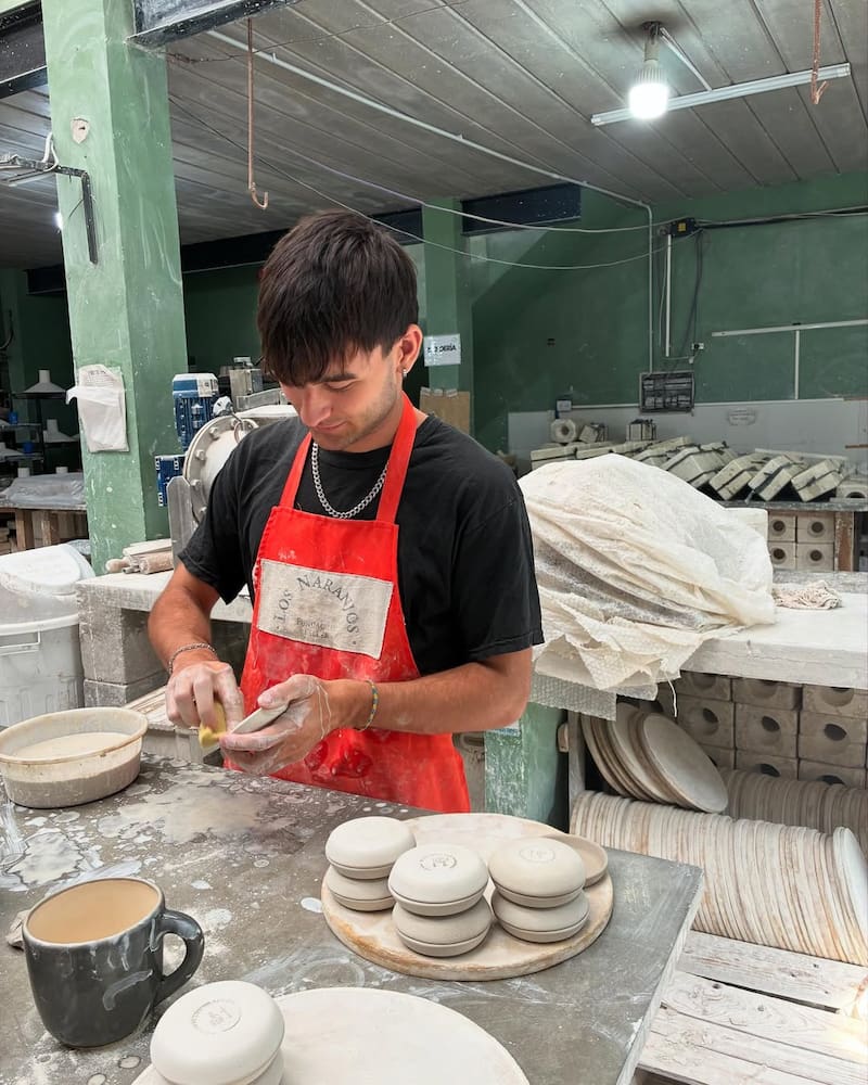 La Fundación Los Naranjos se financia principalmente de sus acuerdos privados con empresas.