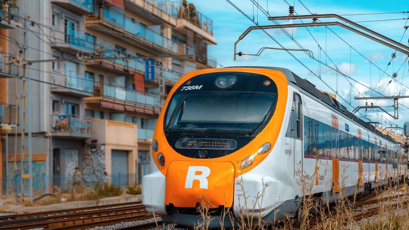 La Generalitat de Catalunya creará una “marca madre” para unificar Rodalies, FGC y todo el transporte público bajo una misma identidad.