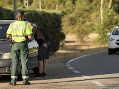 El Gobierno revisará todas las guanteras de los coches y cancelará tu licencia de conducir si llevas este objeto